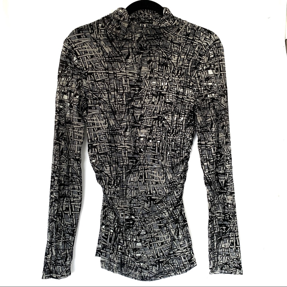 Cable and Gauge Woman’s top size Large